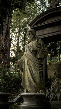 Photo of a tombstone depicting Jesus Christ, radiating peace and solace amidst the sacred grounds of the cemetery.