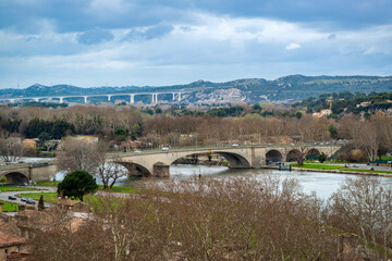 Pont à arc sur le Rhône à Avignon