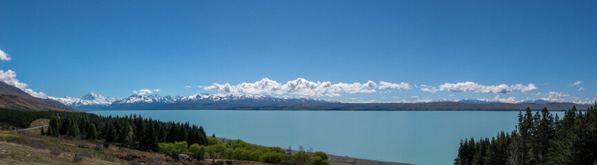 Fototapeta na wymiar Spectacular view of turquoise Lake Pukaki with Aoraki Mt Cook and snow-capped Southern Alps mountain range on New Zealand's South Island