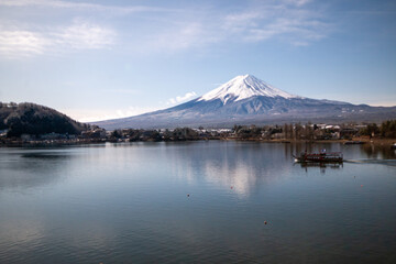 湖面に映える富士山と河口湖