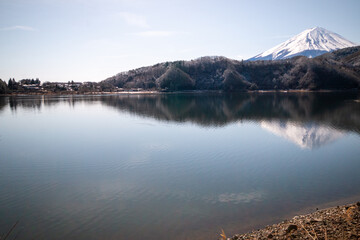 湖面に映える富士山と河口湖