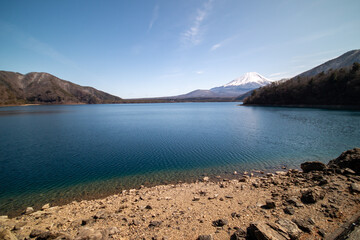 Fototapeta na wymiar 本栖湖と富士山