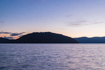 Fototapeta premium 日本 青森県十和田市、十和田湖の子ノ口港から見える夕暮れ時の湖