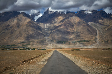 Road to the mountains in Zanskar