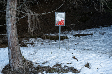Warntafel: Waldbrandgefahr, Hospental, Kanton Uri, Schweiz - obrazy, fototapety, plakaty