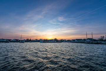 Hafen Vitte auf der Insel Hiddensee bei Sonnenuntergang.