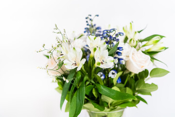 Naklejka na ściany i meble Elegant White Rose Bouquet Adorns a Beautiful Vase