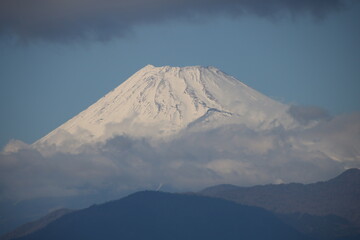 Fototapeta premium 雪が積もった富士山