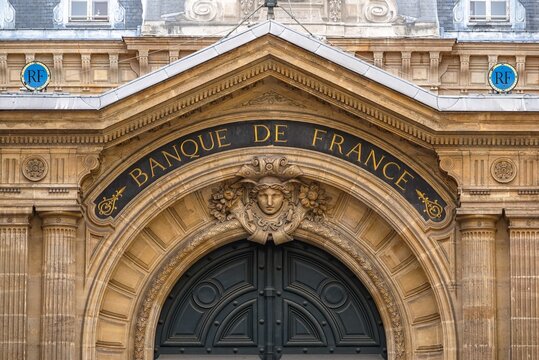 Vue sur l'entr&eacute;e de l'institution de la Banque de France &agrave; Paris