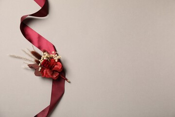 Stylish boutonniere and red ribbon on light grey background, top view. Space for text - obrazy, fototapety, plakaty