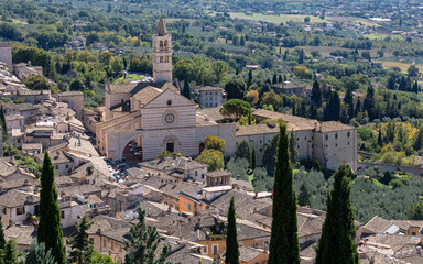 Assisi, Blick über die Dächer der Altstadt auf die Kathedrale Di San Rufino