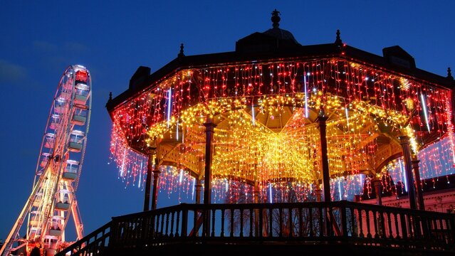 Kiosque musique illumin&eacute;