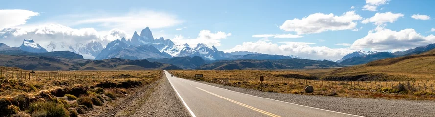 Fototapete Fitz Roy famous patagonia: travelling down ruta 40 of argentina to fitz roy mountain