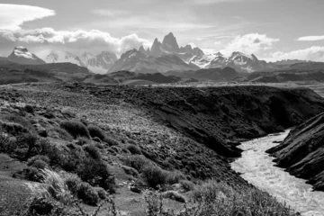 Fototapete Fitz Roy patagonia in black and white: fitz roy mountain range