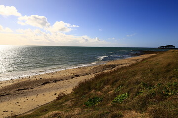 The tip of Kerpenhir is a peninsula, located in the town of Locmariaquer which marks the entrance of the Gulf of Morbihan