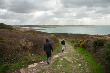 Randonneuses sur le GR34 en Bretagne - France