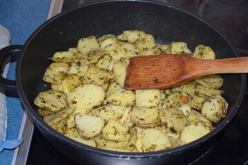 fried potatoes with herbs