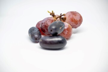 A large, seeded red grape with firm flesh.
