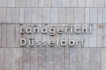 Schriftzug am Gebäude Landgericht Düsseldorf