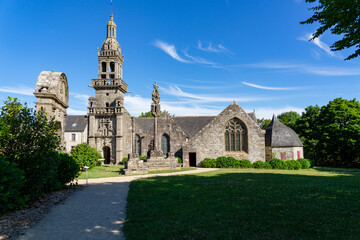 Fototapeta na wymiar La chapelle Sainte-Marie du Ménez Hom, perchée en Bretagne, évoque spiritualité et sérénité dans un cadre naturel préservé.