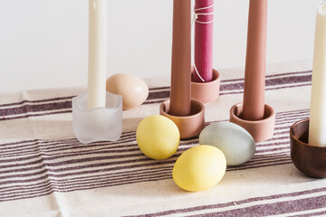 Easter place setting with candles and multi colored eggs - 748940884
