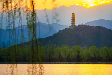 Türaufkleber Evening light at Kunming Lake, Summer Palace, Beijing, China © visual energy