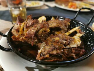 cabrito guisado con patatinos © Maria