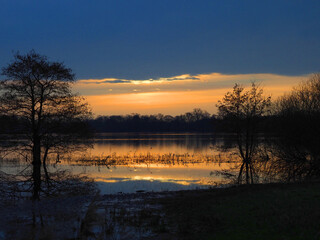 Fototapeta na wymiar Sonnenuntergang am kleinen Plöner See