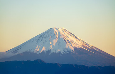 冬の富士山、山梨県北杜市から見た富士山、2024年1月23日撮影