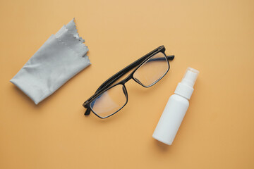 eyewear with spray and cleaning cloths on table 