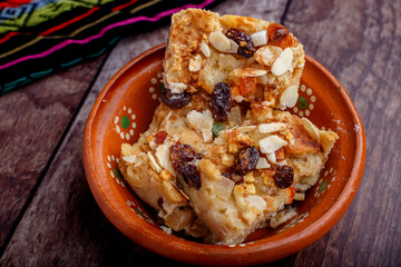 capirotada o pudin, postre tradicional mexicano