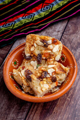 capirotada o pudin, postre tradicional mexicano