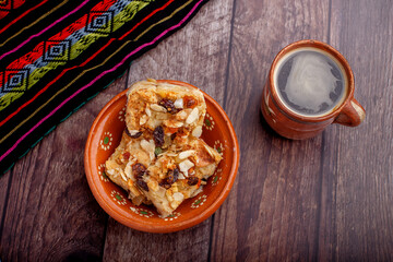 capirotada o pudin, postre tradicional mexicano