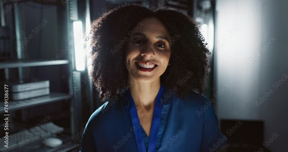 Fototapete Woman, tablet and face for technology as computer engineer and problem solving in data centre. Developer, digital and happy portrait in server room, job and it infrastructure for network programming
