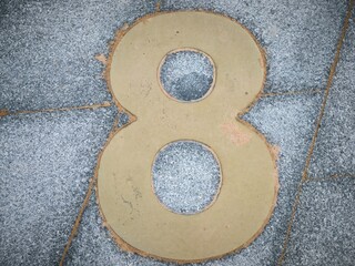 Número en el paseo 8