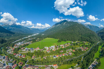 Blick ins Tiroler Lechtal rund um die Gemeinde Stanzach im Sommer - obrazy, fototapety, plakaty
