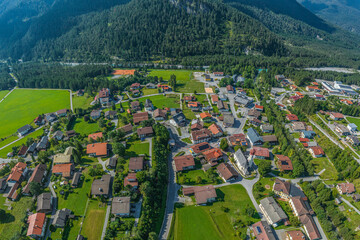 Stanzach im Naturpark Tiroler Lech im Luftbild - obrazy, fototapety, plakaty