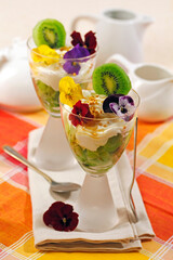 Kiwifruit with cheese, honey and pollen..