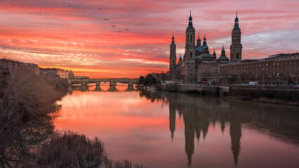 Fire in the Sky: Zaragoza Turns Red before the Pilar and the Ebro in a Dreamlike Spanish Sunset