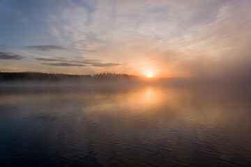 Sonnenaufgang am Piteälven in Schweden	