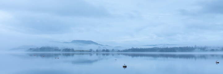 Obraz na płótnie Canvas Foggy and Misty Lake still reflection