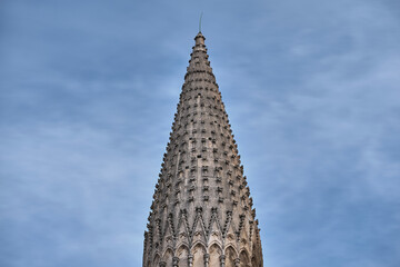 Detalle de arquitectura gótica en Burgos, Asturias.