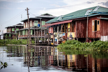 Floating Market, Inle Lake, Myanmar - obrazy, fototapety, plakaty