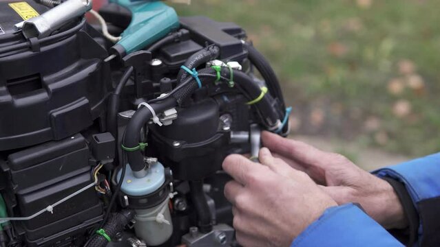 A technician diagnoses the serviceability of spark plugs in an injection-injected outboard motor. Repair of two-stroke and four-stroke injection and carburetor engines.