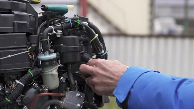 A technician diagnoses the serviceability of spark plugs in an injection-injected outboard motor. Repair of two-stroke and four-stroke injection and carburetor engines.