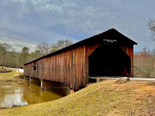Fototapeta na wymiar Covered Bridge at Watson Mill State Park in Comer Georgia