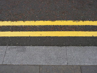 double yellow line no park sign - 749403024