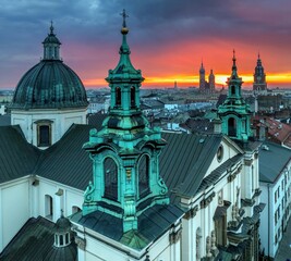 Widok z drona na panoramę Krakowa od strony kościoła Św. Anny o wschodzie słońca © Michal45
