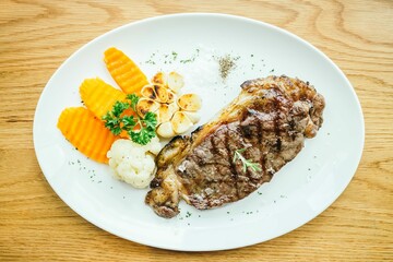 Grilled Beef Meat Steak With Vegetable 5
