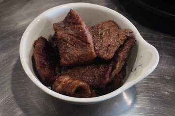 한국에서 먹어본 숯불에 구운 소고기